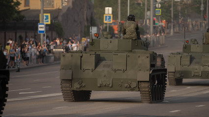 Naklejka premium a soldier sits on a tank during a rehearsal of the military parade . June 2020