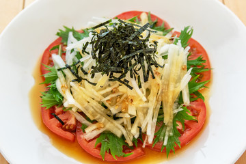 トマトとみず菜と大根サラダ