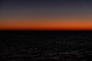 Naklejka premium Skyline Sunset on the beach concepto de paz vacaciones veranos calurosos