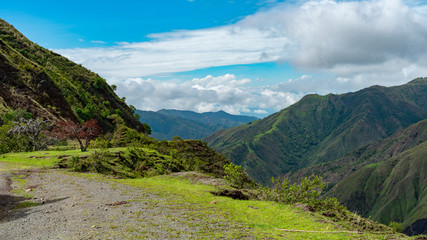 Fototapeta na wymiar the forgotten roads between the Colombian mountains