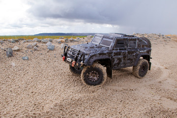 The RC model competition is a great hobby! You can drive your SUV to overcome sand dunes and boulders.