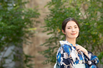 セールやバナーに使いやすい浴衣の美しい日本人女性 コピースペース付き