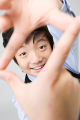 Naklejka premium boy giving hand signal