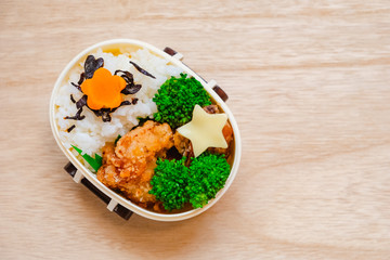 手作りの唐揚げ弁当