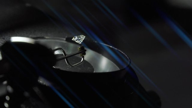 diamond brilliance test in a light machine in the lab