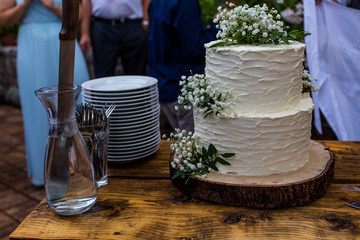 wedding cake on the weddings day