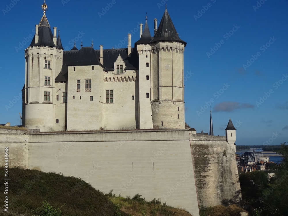 Wall mural château de saumur, maine et loire, anjour, centre val de loire, château de la loire, la loire à vélo