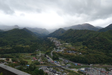 Fototapeta premium 山形の山間の町