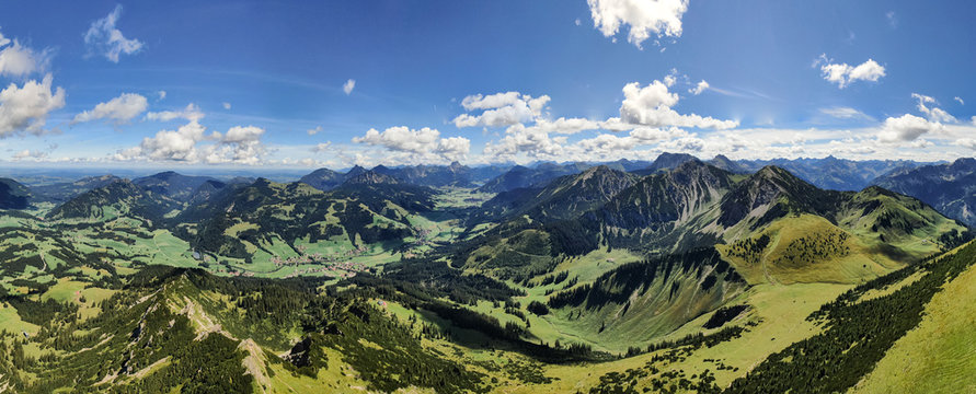 Drohnenfoto im Allg&auml;u auf dem Iseler