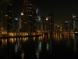 Fototapeta na wymiar night marina in Dubai