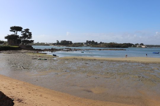 La ria d'Etel ou rivi&egrave;re d'Etel, petit fleuve c&ocirc;tier et mer int&eacute;rieure, ville de Belz, d&eacute;partement du Morbihan, r&eacute;gion Bretagne, France