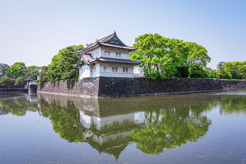 Fototapeta na wymiar 皇居の巽櫓（たつみやぐら）が桔梗濠（ききょうほり）に映える景観