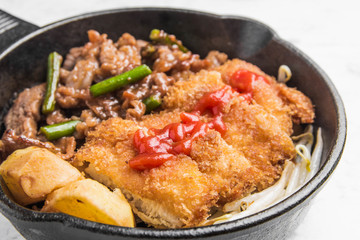 チキンカツと焼き肉ランチ