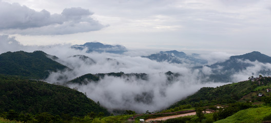 Fototapeta na wymiar Panorama mountain view and sea of fog on the morning.
