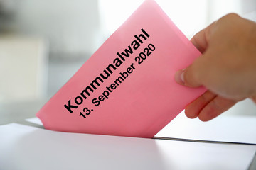 Wahlbrief Wahlschein zur Kommunalwahl am 13. September 2020 