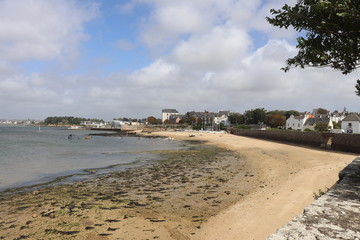 La plage de Port-Louis, le long de l'océan atlantique, ville de Port-Louis, département du Morbihan, région Bretagne, France