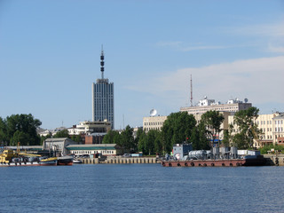 Naklejka premium view of the city from the river