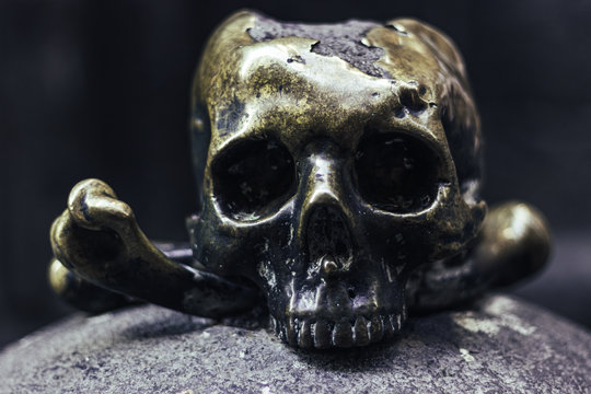 Cranio teschio di bronzo