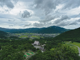Fototapeta premium 朝霧台から見た曇り空の湯布院盆地