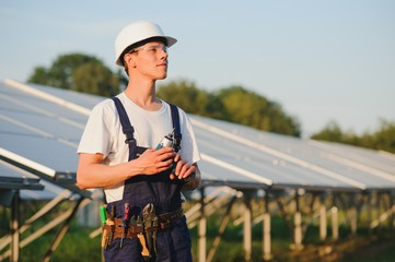 Obraz premium Worker installing solar panels outdoors