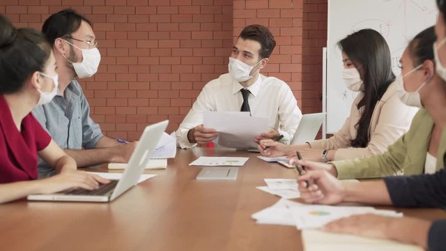 In the coronavirus (COVID-19) situation at a company meeting, all employees are required to wear masks to prevent the virus infection.
