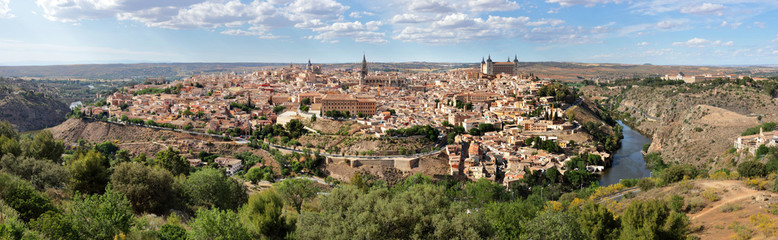 Fototapeta na wymiar Morning view over the old town of Toledo, Spain