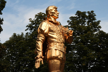Golden monument of the city of Donetsk. Solovyanenko. 25.08.2020