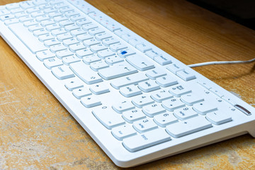 Teclado de computadora blanco