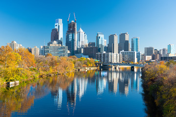Fototapeta premium Philadelphia, Pennsylvania, USA downtown skyline on the river in autumn.