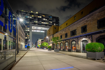 Naklejka premium Im Zollhafen in Köln bei Nacht