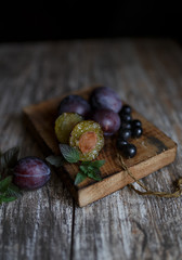 fresh blueberries on wooden table