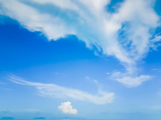 Obraz premium Blue sky with white cloud, scenic tropical seascape.