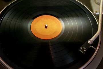 レコードプレイヤー　レコードとターンテーブルと針　