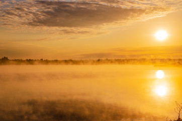 Obraz premium foggy sunrise on the river