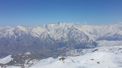 Obraz premium snowy mountains and winter season 