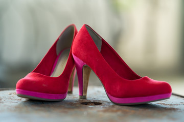 The red heels are waiting to be used - Die roten High heels warten auf ihren Einsatz und...