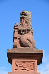 Fototapeta na wymiar Sandsteinskulptur eines hessischen Löwen