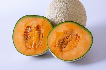 北海道名産である赤肉の夕張メロン