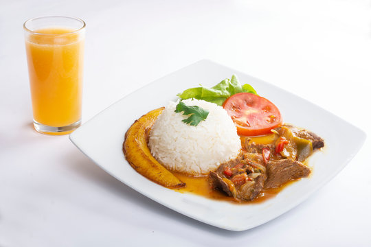 Carne Estofada Con Platano Frito Arroz Y Ensalada