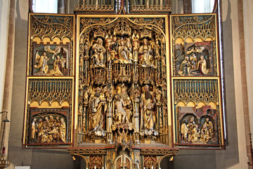 l'altare scolpito di Schnatterpeck nella vecchia parrocchiale di Lana (Bolzano)