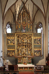 Fototapeta na wymiar l'altare scolpito di Schnatterpeck nella vecchia parrocchiale di Lana (Bolzano)