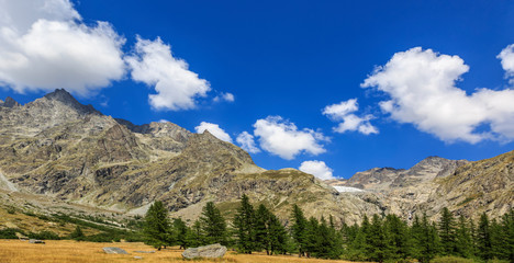 Fototapeta na wymiar Summer 2019 image of the southern part of the Galcier Blanc (2542m) located in The Ecrins Massif in the French Alps