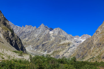 Fototapeta na wymiar Beautiful view of the alpine peaks near the Glacier Blanc in the Ecrins Massif in the southern French Alps