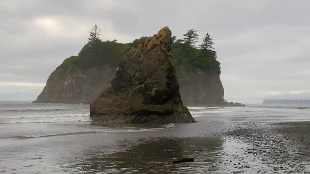Cloudy day at Ruby Beach at Washington Olympic Peninsula during the low tide