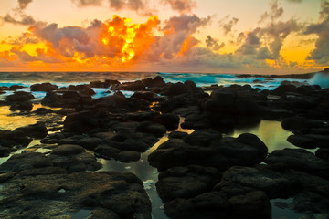 Obraz premium Sunrise on Broken Lava Shoreline of Akuhini Landing at the Mouth to Hanamaulu Bay,Ahukini Recreational Pier State Park, Kauai, Hawaii, USA