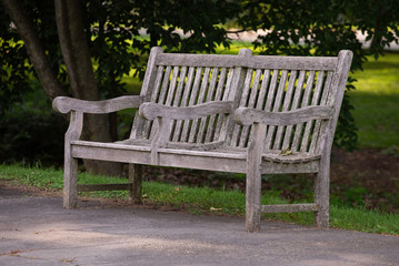 Fototapeta na wymiar old park bench