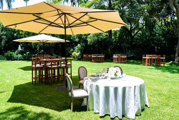 Elegant outdoors summer wedding with flowers decoration and mirrors