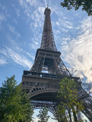 torre Eiffel vista desde la base 
