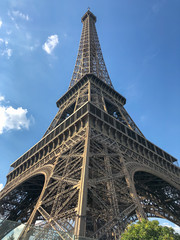 Torre Eiffel vista desde la base 
