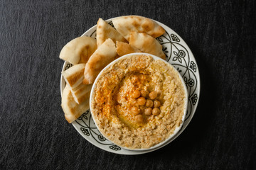フムス　中東料理　chickpeas and olive oil sauce (hummus)